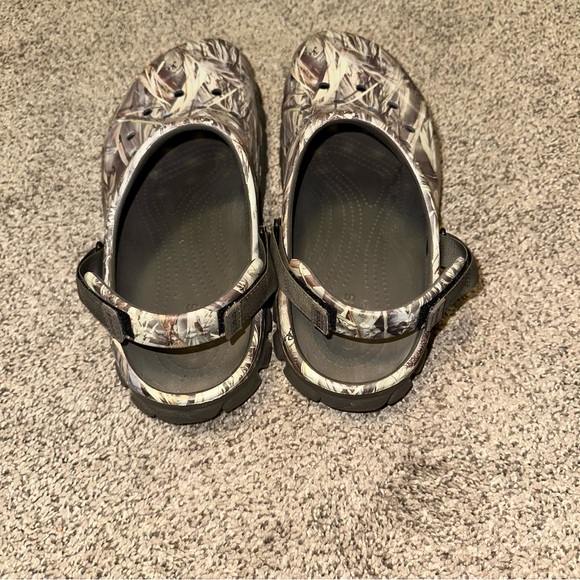 Crocs Shoes Crocs Realtree with adjustable straps
Camouflage Shoes Men's size 12 - Picture 3 of 9